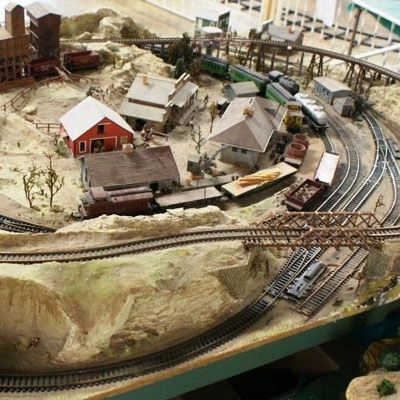 Pre built n scale cheap train layouts